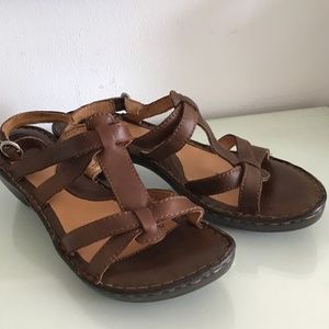 NWOT Born Sandals